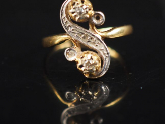 Vente aux enchères Bague "Toi   Moi" en or jaune et petits diamants. TDD. 52 1/2 Poids te