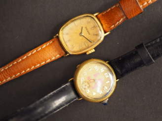 Vente aux enchères Ensemble comprenant :  - une montre de dame, boitier en or et métal do
