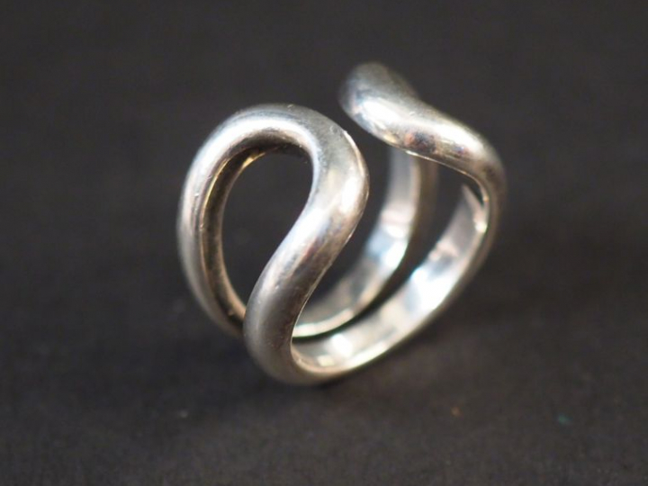 HERMES.  Bague en argent, modèle "Lima". TDD. 50 Signée.  Poids. 7,48 