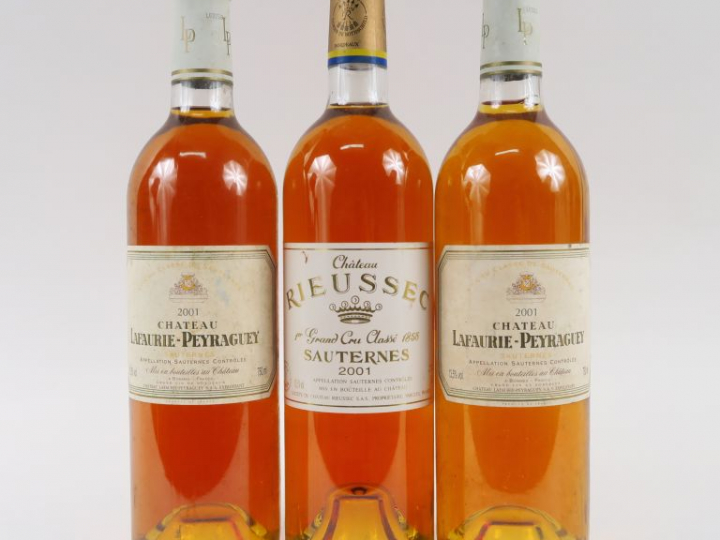 3 BOUTEILLES 1er CC SAUTERNES 2001 : 1 CHÂTEAU RIEUSSEC - 2 CHÂTEAU LA