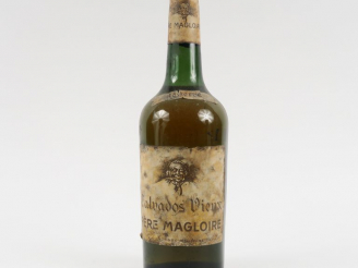 Vente aux enchères 1 VIEILLE BOUTEILLE CALVADOS PÈRE MAGLOIRE 'RÉSERVE'