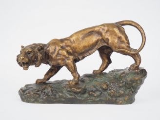 Vente aux enchères Roger RICHARD "Tigre" Sculpture en bronze à patines médaille et brune.