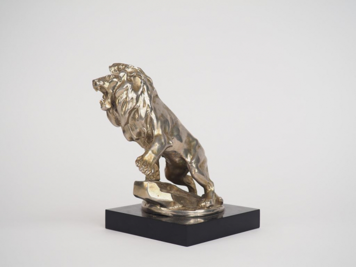 Maurice Roger MARX  "Lion Peugeot" Sujet en bronze argenté. Signé. H. 