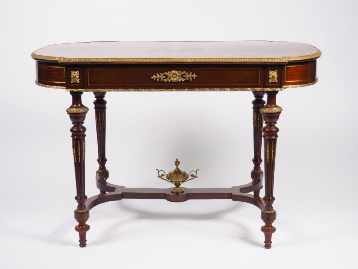 Table de milieu de style Louis XVI en marqueterie Boulle sur fond de p