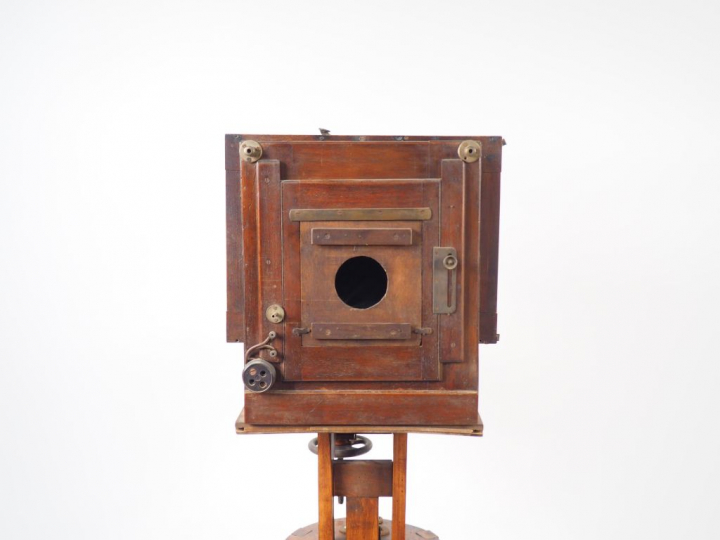 Chambre d'atelier photographique roulante à crémaillère sans objectif.
