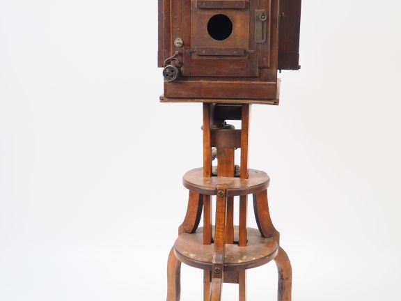 Chambre d'atelier photographique roulante à crémaillère sans objectif.