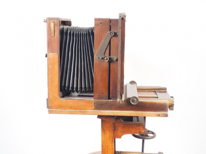 Chambre d'atelier photographique roulante à crémaillère sans objectif.