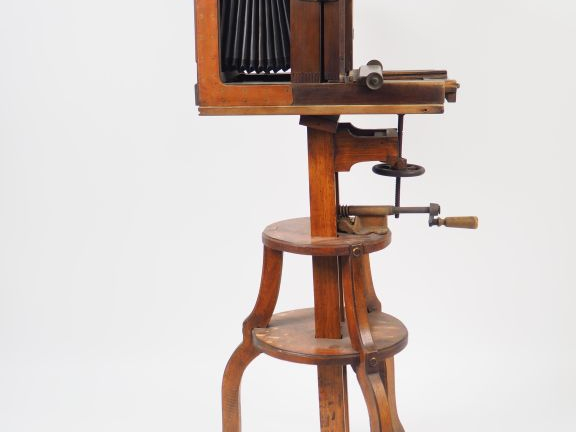 Chambre d'atelier photographique roulante à crémaillère sans objectif.