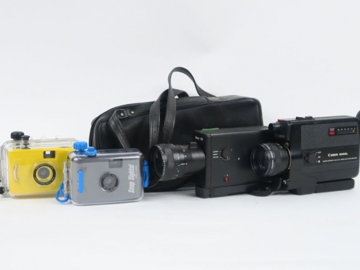 Caméra CANON 310 XL + Caméra NIZO S2 avec housse + Deux appareils phot