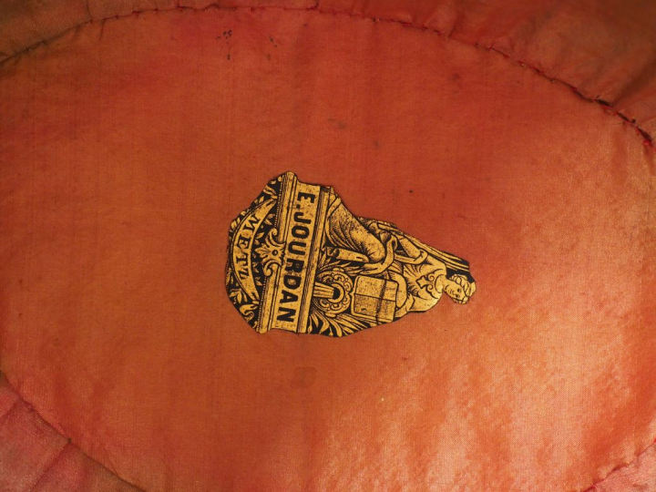 Chapeau bicorne du modèle général de cuirassier. Coiffure en drap taup