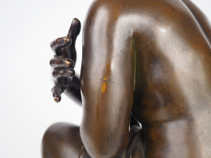 Sculpture XIXème en bronze à patine brune. « Baigneuse » H. 37 cm