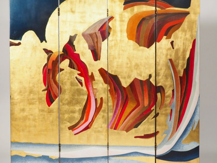 Grand paravent en laque, à décor de motifs abstraits polychromes sur f