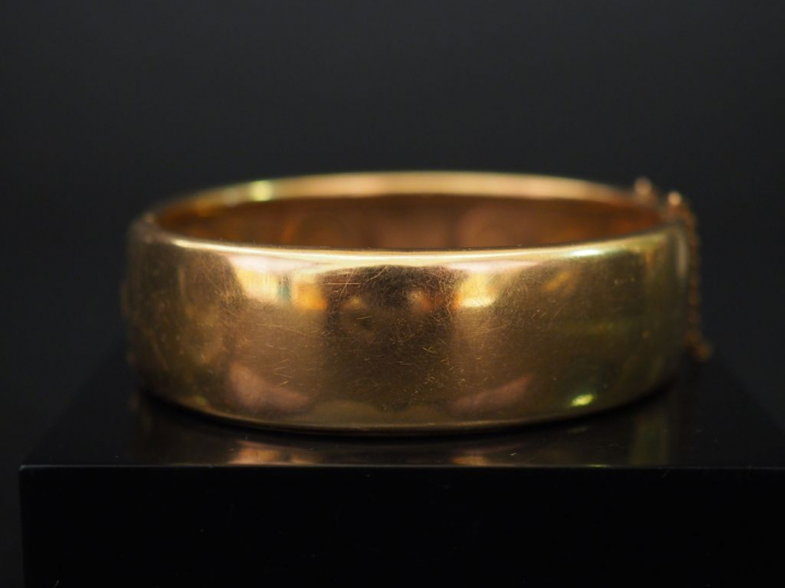 Bracelet Napoléon III en or et perles.  Poids tel : 25,5 g