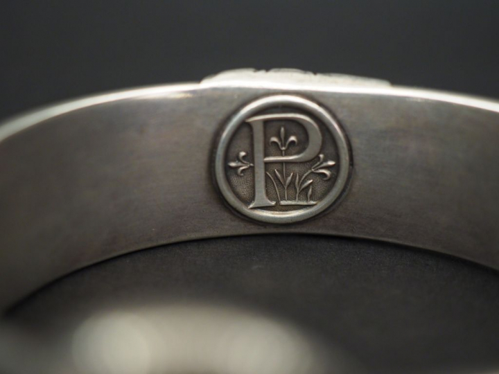 BAPST   FALIZE. "Joaillier de la couronne". Bracelet en argent, légend