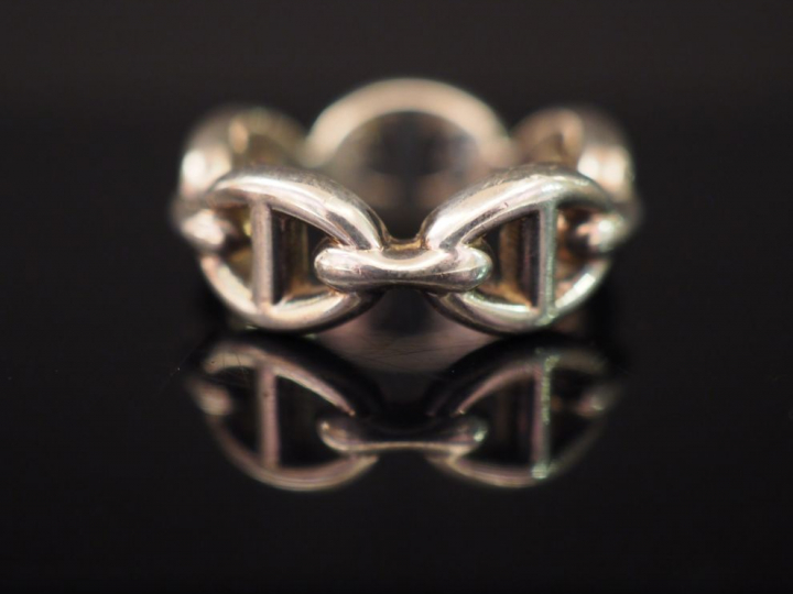 HERMES. Bague en argent. Signée Poids : 5,64 g