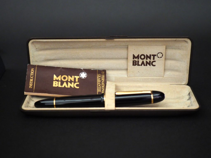 MONTBLANC. Stylo plume, modèle Meisterstuck en bakélite noire, plume e