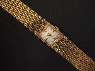 Vente aux enchères LONGINES. Montre de dame, boitier et bracelet or.  Poids tel. 40 g  av