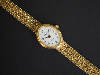 Vente aux enchères Claude HELIER Paris. Montre de dame, boîtier et bracelet en or.  Poids
