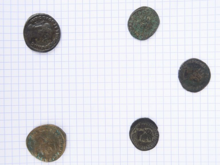 Dioclétien (284-305 apr. J.6C.), lot de cinq aurelianus, follis et/ou 
