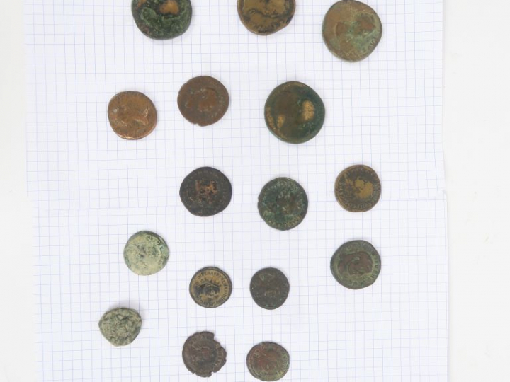 Lot de 16 monnaies romaines dont sesterces de Faustine, dupondius de V