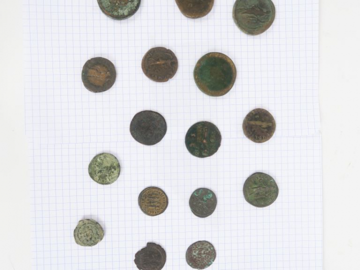 Lot de 16 monnaies romaines dont sesterces de Faustine, dupondius de V