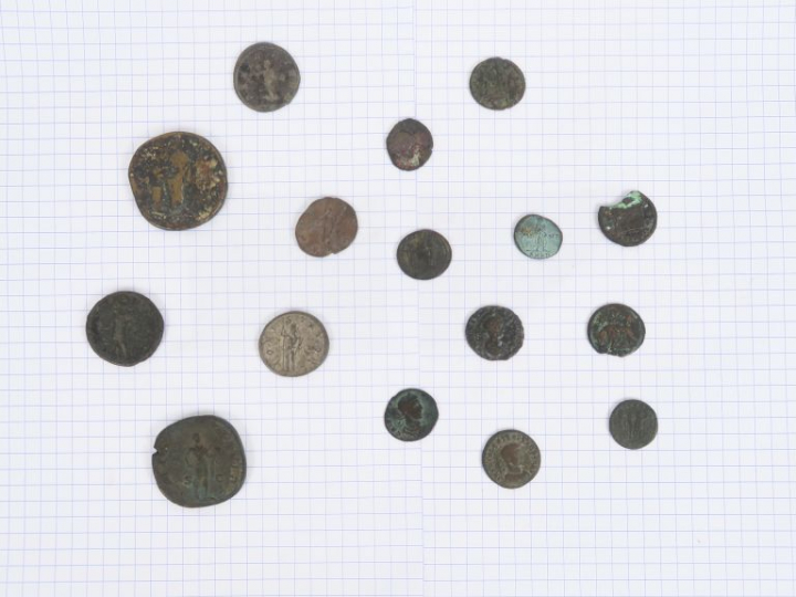 Lot de 16 monnaies romaines dont sesterce et antoninien de Gordien III