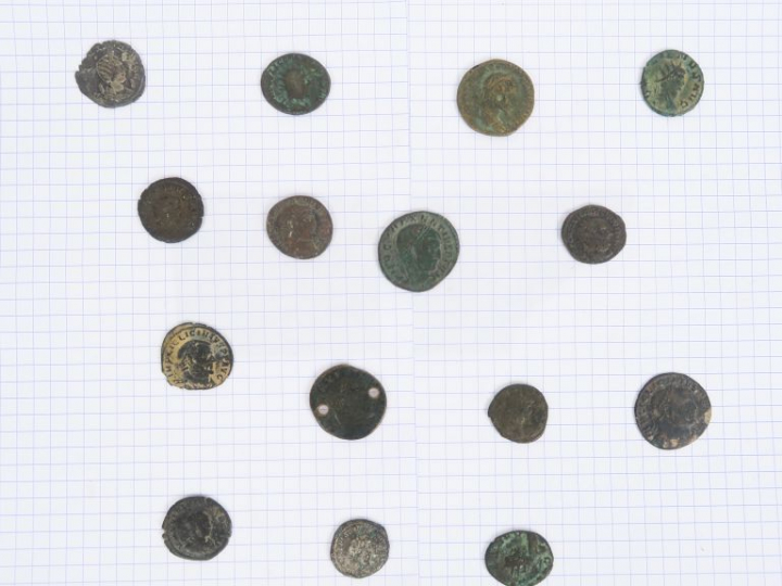 Lot de 16 monnaies romaines dont plusieurs de Licinius (308-324 apr. J