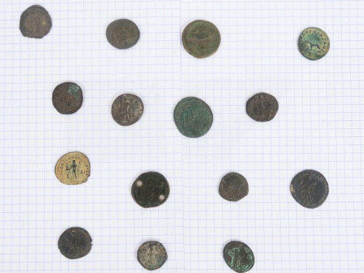 Lot de 16 monnaies romaines dont plusieurs de Licinius (308-324 apr. J