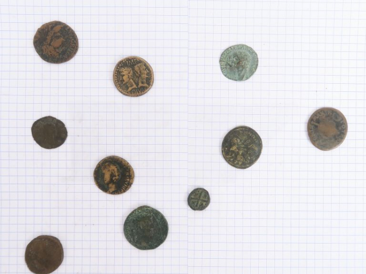 Lot de dix monnaies dont as d’Auguste R/ M. SALVIVS. OTHO. III. VIR. A