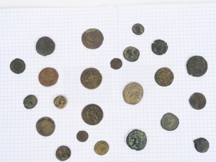 Lot de 23 monnaies antiques et modernes dont Carthage et Numidie. B-TB