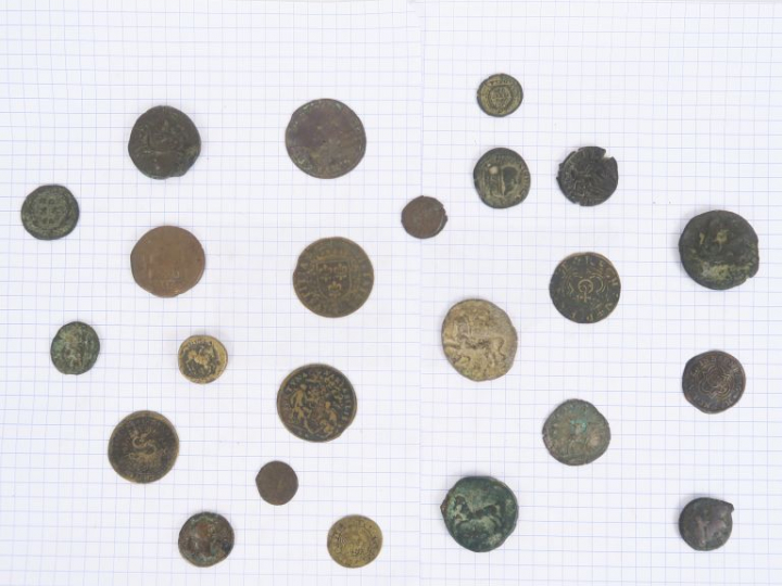 Lot de 23 monnaies antiques et modernes dont Carthage et Numidie. B-TB