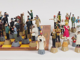 Vente aux enchères Jeu d'échec complet du film des Aventures de Tintin (64 Figurines) TTB