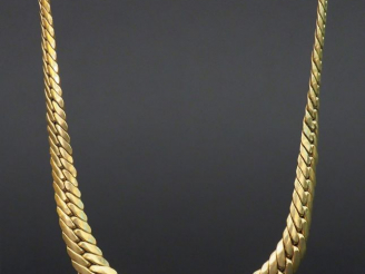 Vente aux enchères Collier en or. Poids : 23 g
