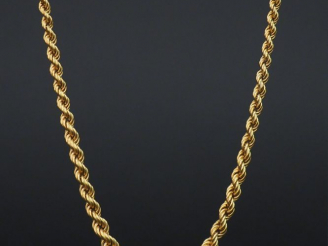 Vente aux enchères Collier en or, maille torsadée Poids : 8,10 g