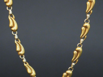 Vente aux enchères Collier Chimento en or à décor de volutes. Poids : 20,50 g
