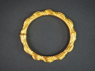 Vente aux enchères Bracelet jonc en or. Poids : 14 g