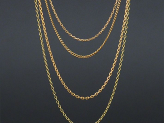 Vente aux enchères 4 colliers en or. Poids : 13,50 g