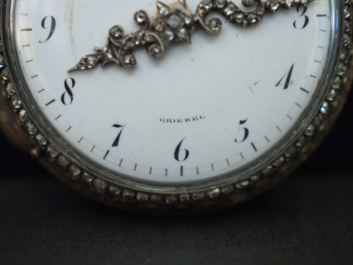 GRIEBEL. Montre Louis XVI en or et diamants taillés en roses (remontoi