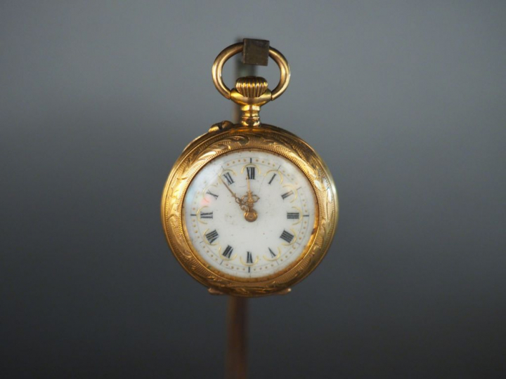 Montre de col fin XIXème en or jaune Poids tel : 20,30 g