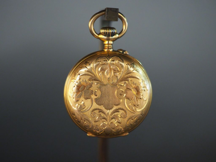 Montre de col fin XIXème en or jaune Poids tel : 20,30 g