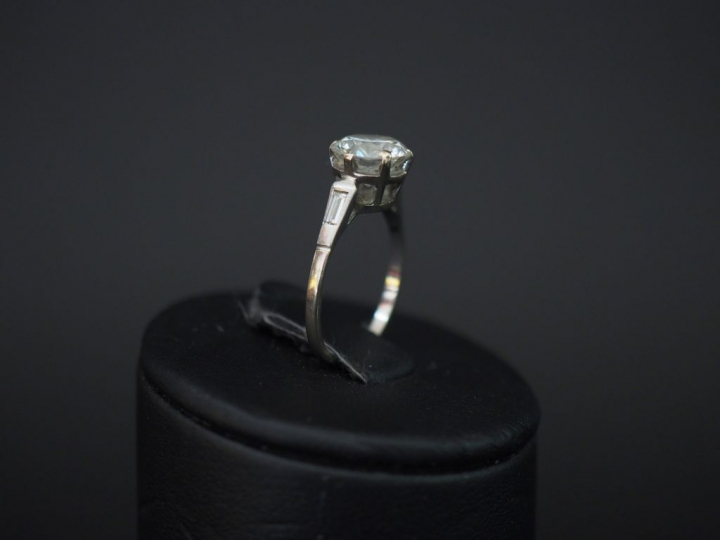 Solitaire de taille ancienne. 1,7 cts environ