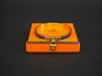 Vente aux enchères HERMES. Bracelet "cadenas". Signé
