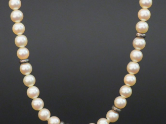 Vente aux enchères Collier de perles de culture.