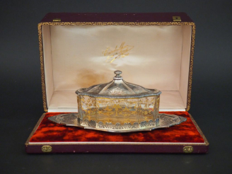 Vente aux enchères CARDEILHAC. Sucrier de style Louis XVI en cristal et argent poinçon Mi