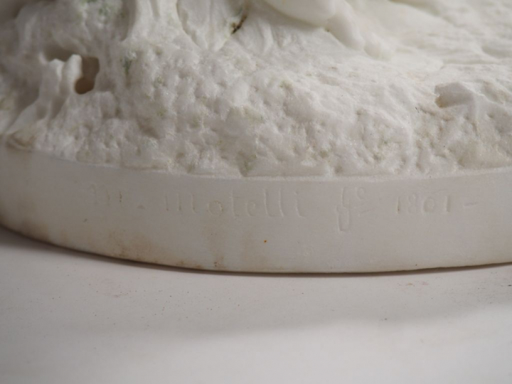 METELLO MOTELLI. "Marchande d'amours".  Sculpture en marbre de Carrare