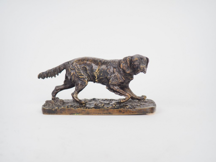 P. J. MENE. "Epagneul à l'arrêt". Sujet en bronze à patine brune. Sign