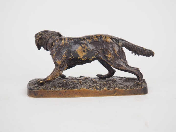 P. J. MENE. "Epagneul à l'arrêt". Sujet en bronze à patine brune. Sign
