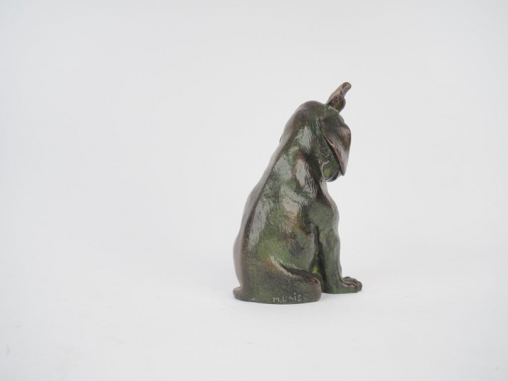 M. BAISE. "Chiot au foulard". Sujet en bronze double patine. Signé. Di