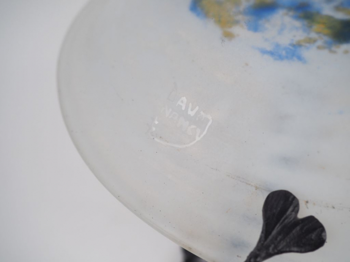 DAUM Nancy. Lampe en verre poudré bleu jaune vert et bleu. Piètement e