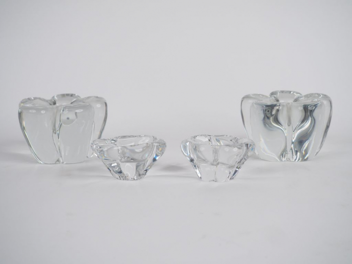 DAUM France. Paire de bougeoirs et paire de salières en cristal. Signé